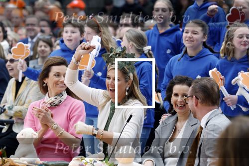 Emmen 27 april 2024
Koningsdag in Emmen met de koninklijke familie . Aanwezig bKoning Willem Alexander Koningin Maxima Prinses Amalia Prinses Alexia Prinses Ariane Prins Constantijn Prinses laurentien Prins Bernhard Prinses Annette Prins Maurits Prinses Marilene Prins Pieter Christiaan Prinses Anita Prins Floris en Prinses Aimee.