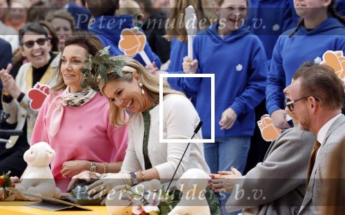 Emmen 27 april 2024
Koningsdag in Emmen met de koninklijke familie . Aanwezig bKoning Willem Alexander Koningin Maxima Prinses Amalia Prinses Alexia Prinses Ariane Prins Constantijn Prinses laurentien Prins Bernhard Prinses Annette Prins Maurits Prinses Marilene Prins Pieter Christiaan Prinses Anita Prins Floris en Prinses Aimee.