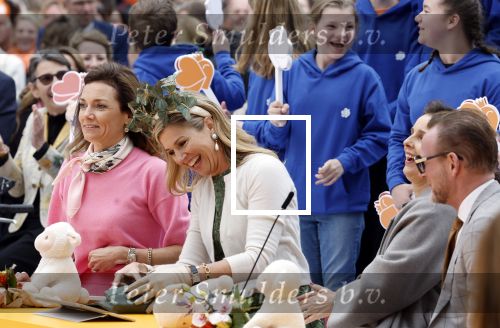 Emmen 27 april 2024
Koningsdag in Emmen met de koninklijke familie . Aanwezig bKoning Willem Alexander Koningin Maxima Prinses Amalia Prinses Alexia Prinses Ariane Prins Constantijn Prinses laurentien Prins Bernhard Prinses Annette Prins Maurits Prinses Marilene Prins Pieter Christiaan Prinses Anita Prins Floris en Prinses Aimee.