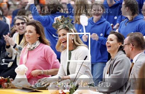 Emmen 27 april 2024
Koningsdag in Emmen met de koninklijke familie . Aanwezig bKoning Willem Alexander Koningin Maxima Prinses Amalia Prinses Alexia Prinses Ariane Prins Constantijn Prinses laurentien Prins Bernhard Prinses Annette Prins Maurits Prinses Marilene Prins Pieter Christiaan Prinses Anita Prins Floris en Prinses Aimee.