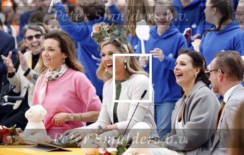 Emmen 27 april 2024
Koningsdag in Emmen met de koninklijke familie . Aanwezig bKoning Willem Alexander Koningin Maxima Prinses Amalia Prinses Alexia Prinses Ariane Prins Constantijn Prinses laurentien Prins Bernhard Prinses Annette Prins Maurits Prinses Marilene Prins Pieter Christiaan Prinses Anita Prins Floris en Prinses Aimee.