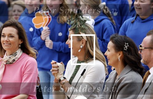 Emmen 27 april 2024
Koningsdag in Emmen met de koninklijke familie . Aanwezig bKoning Willem Alexander Koningin Maxima Prinses Amalia Prinses Alexia Prinses Ariane Prins Constantijn Prinses laurentien Prins Bernhard Prinses Annette Prins Maurits Prinses Marilene Prins Pieter Christiaan Prinses Anita Prins Floris en Prinses Aimee.
