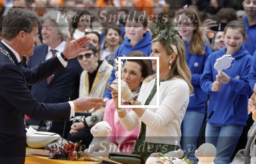 Emmen 27 april 2024
Koningsdag in Emmen met de koninklijke familie . Aanwezig bKoning Willem Alexander Koningin Maxima Prinses Amalia Prinses Alexia Prinses Ariane Prins Constantijn Prinses laurentien Prins Bernhard Prinses Annette Prins Maurits Prinses Marilene Prins Pieter Christiaan Prinses Anita Prins Floris en Prinses Aimee.