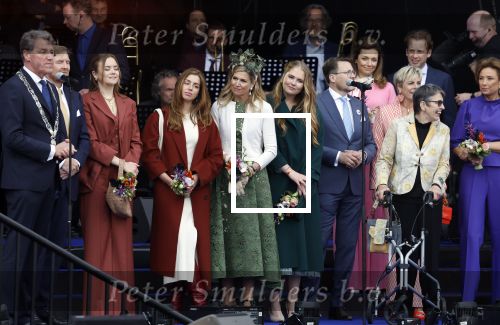 Emmen 27 april 2024
Koningsdag in Emmen met de koninklijke familie . Aanwezig bKoning Willem Alexander Koningin Maxima Prinses Amalia Prinses Alexia Prinses Ariane Prins Constantijn Prinses laurentien Prins Bernhard Prinses Annette Prins Maurits Prinses Marilene Prins Pieter Christiaan Prinses Anita Prins Floris en Prinses Aimee.