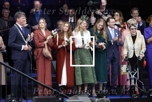 Emmen 27 april 2024
Koningsdag in Emmen met de koninklijke familie . Aanwezig bKoning Willem Alexander Koningin Maxima Prinses Amalia Prinses Alexia Prinses Ariane Prins Constantijn Prinses laurentien Prins Bernhard Prinses Annette Prins Maurits Prinses Marilene Prins Pieter Christiaan Prinses Anita Prins Floris en Prinses Aimee.