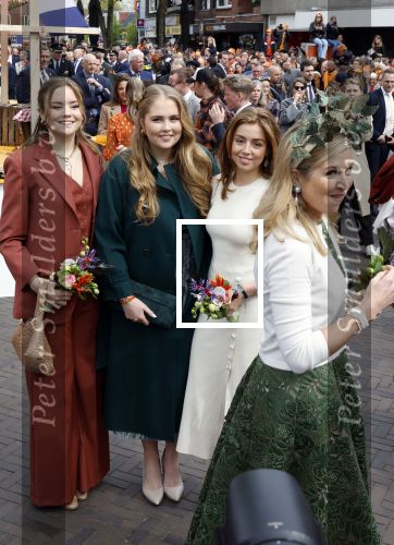 Emmen 27 april 2024
Koningsdag in Emmen met de koninklijke familie . Aanwezig bKoning Willem Alexander Koningin Maxima Prinses Amalia Prinses Alexia Prinses Ariane Prins Constantijn Prinses laurentien Prins Bernhard Prinses Annette Prins Maurits Prinses Marilene Prins Pieter Christiaan Prinses Anita Prins Floris en Prinses Aimee.
