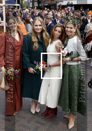 Emmen 27 april 2024
Koningsdag in Emmen met de koninklijke familie . Aanwezig bKoning Willem Alexander Koningin Maxima Prinses Amalia Prinses Alexia Prinses Ariane Prins Constantijn Prinses laurentien Prins Bernhard Prinses Annette Prins Maurits Prinses Marilene Prins Pieter Christiaan Prinses Anita Prins Floris en Prinses Aimee.