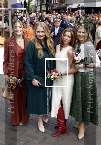 Emmen 27 april 2024
Koningsdag in Emmen met de koninklijke familie . Aanwezig bKoning Willem Alexander Koningin Maxima Prinses Amalia Prinses Alexia Prinses Ariane Prins Constantijn Prinses laurentien Prins Bernhard Prinses Annette Prins Maurits Prinses Marilene Prins Pieter Christiaan Prinses Anita Prins Floris en Prinses Aimee.