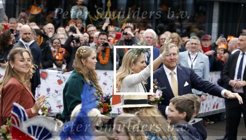 Emmen 27 april 2024
Koningsdag in Emmen met de koninklijke familie . Aanwezig bKoning Willem Alexander Koningin Maxima Prinses Amalia Prinses Alexia Prinses Ariane Prins Constantijn Prinses laurentien Prins Bernhard Prinses Annette Prins Maurits Prinses Marilene Prins Pieter Christiaan Prinses Anita Prins Floris en Prinses Aimee.