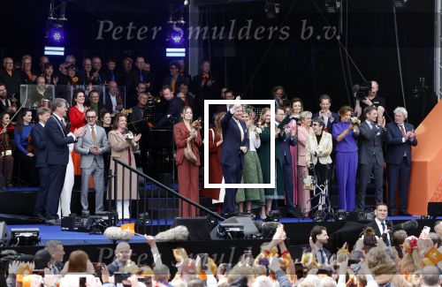 Emmen 27 april 2024
Koningsdag in Emmen met de koninklijke familie . Aanwezig bKoning Willem Alexander Koningin Maxima Prinses Amalia Prinses Alexia Prinses Ariane Prins Constantijn Prinses laurentien Prins Bernhard Prinses Annette Prins Maurits Prinses Marilene Prins Pieter Christiaan Prinses Anita Prins Floris en Prinses Aimee.
