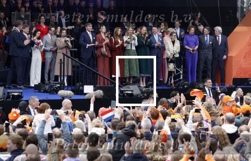 Emmen 27 april 2024
Koningsdag in Emmen met de koninklijke familie . Aanwezig bKoning Willem Alexander Koningin Maxima Prinses Amalia Prinses Alexia Prinses Ariane Prins Constantijn Prinses laurentien Prins Bernhard Prinses Annette Prins Maurits Prinses Marilene Prins Pieter Christiaan Prinses Anita Prins Floris en Prinses Aimee.