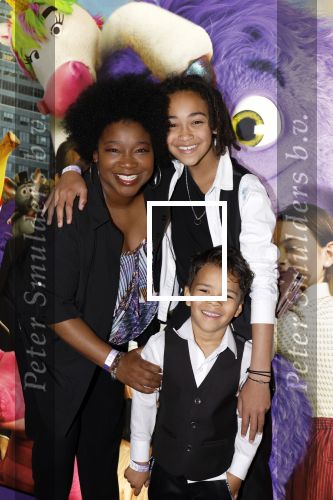 Amsterdam 11 mei 2024
Premiere Fantasievriendjes in Pathe Arena . Leona Philippo met kinderen