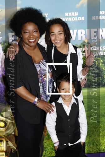 Amsterdam 11 mei 2024
Premiere Fantasievriendjes in Pathe Arena . Leona Philippo met kinderen