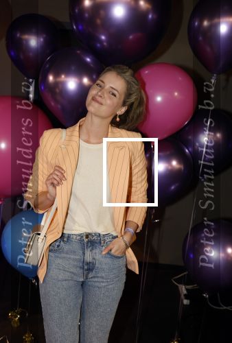 Amsterdam 11 mei 2024
Premiere Fantasievriendjes in Pathe Arena . Liza Sips met kinderen en een vriendin