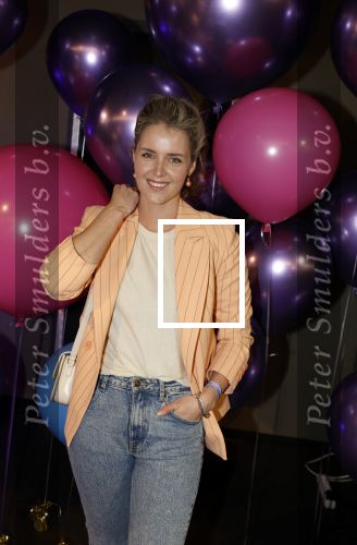 Amsterdam 11 mei 2024
Premiere Fantasievriendjes in Pathe Arena . Liza Sips met kinderen en een vriendin
