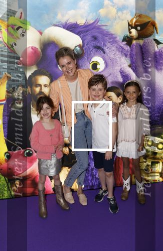 Amsterdam 11 mei 2024
Premiere Fantasievriendjes in Pathe Arena . Liza Sips met kinderen en een vriendin
