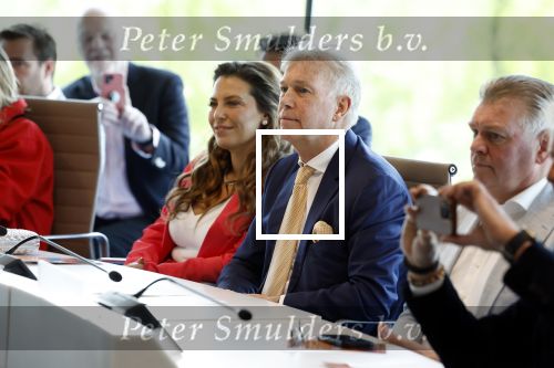 Ede, 26 April 2024
Koninklijke onderscheidingen voor
Marcel Boekhoorn en Rebecca Cabau v Kasbergen
Burgemeester Rene Verhulst