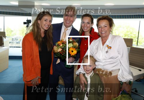 Ede, 26 April 2024
Koninklijke onderscheidingen voor
Marcel Boekhoorn enMarlies Boekhoorn
Burgemeester Rene Verhulst
Marcel Boekhoorn en Marlies Boekhoorn met dochters