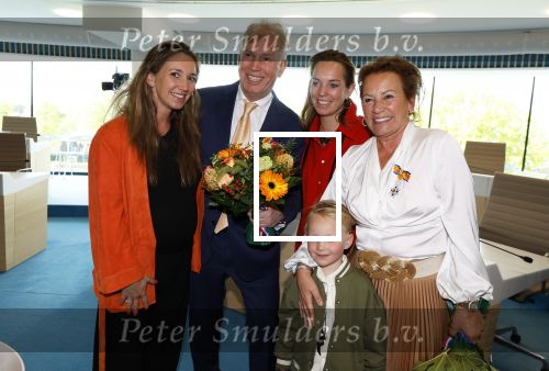 Ede, 26 April 2024
Koninklijke onderscheidingen voor
Marcel Boekhoorn enMarlies Boekhoorn
Burgemeester Rene Verhulst
Marcel Boekhoorn en Marlies Boekhoorn met dochters