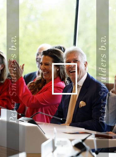 Ede, 26 April 2024
Koninklijke onderscheidingen voor
Marcel Boekhoorn en Rebecca Cabau v Kasbergen
Burgemeester Rene Verhulst