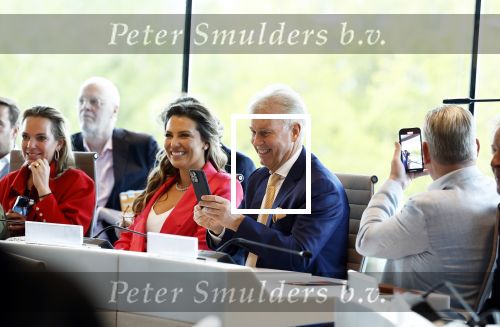 Ede, 26 April 2024
Koninklijke onderscheidingen voor
Marcel Boekhoorn en Rebecca Cabau v Kasbergen
Burgemeester Rene Verhulst