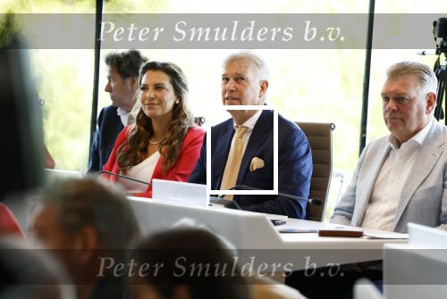 Ede, 26 April 2024
Koninklijke onderscheidingen voor
Marcel Boekhoorn en Rebecca Cabau v Kasbergen
Burgemeester Rene Verhulst