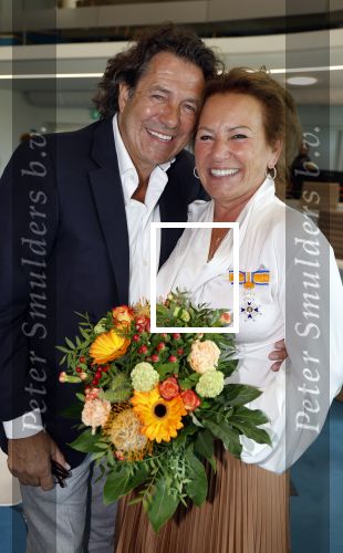 Ede, 26 April 2024
Koninklijke onderscheidingen voor
Marcel Boekhoorn enMarlies Boekhoorn
Burgemeester Rene Verhulst
Marlies Boekhoorn met haar partner Eric v Heeswijk
