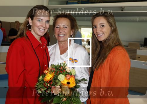 Ede, 26 April 2024
Koninklijke onderscheidingen voor
Marcel Boekhoorn enMarlies Boekhoorn
Burgemeester Rene Verhulst
Marlies Boekhoorn met haar dochters