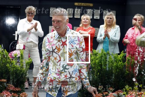 Noordwijk 24 mei 2024
Erica Meiland en Martien Meiland planten bijzondere hortensiaâ€™s in de tuin van hun Boutique Pension Code RosÃ©.