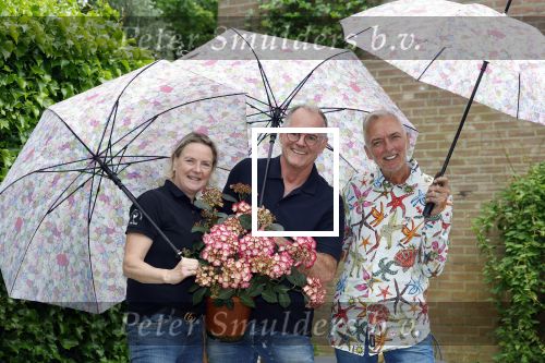 Noordwijk 24 mei 2024
Erica Meiland en Martien Meiland planten bijzondere hortensiaâ€™s in de tuin van hun Boutique Pension Code RosÃ©.