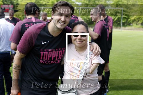 Amsterdam 18 mei 2024
Rene Froger speelt mijn zijn Toppers team tegen het only Friend team . In Rene zijn team spelen oa Maxim Froger Danny Froger en Danilo Kuiters . Ook Natasja Froger was natuurlijk aanwezig..