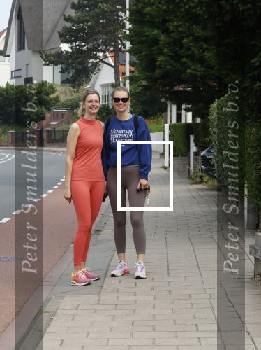 Noordwijk 23 mei 2024
Maxime Meiland en haar zus Montana Meiland zijn na het sporten nog even een kopje koffie gaan drinken bij hun ouders Martien en Erica meiland.