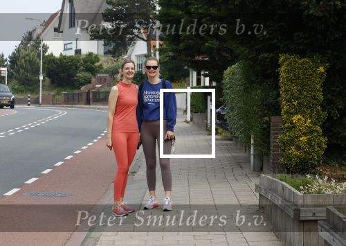 Noordwijk 23 mei 2024
Maxime Meiland en haar zus Montana Meiland zijn na het sporten nog even een kopje koffie gaan drinken bij hun ouders Martien en Erica meiland.