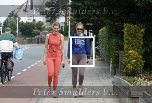Noordwijk 23 mei 2024
Maxime Meiland en haar zus Montana Meiland zijn na het sporten nog even een kopje koffie gaan drinken bij hun ouders Martien en Erica meiland.
