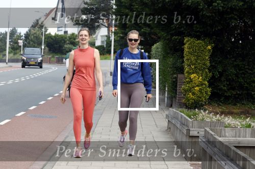 Noordwijk 23 mei 2024
Maxime Meiland en haar zus Montana Meiland zijn na het sporten nog even een kopje koffie gaan drinken bij hun ouders Martien en Erica meiland.