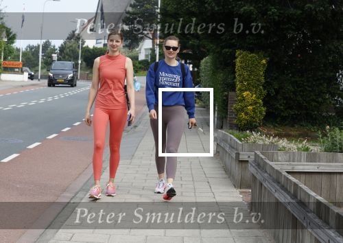Noordwijk 23 mei 2024
Maxime Meiland en haar zus Montana Meiland zijn na het sporten nog even een kopje koffie gaan drinken bij hun ouders Martien en Erica meiland.