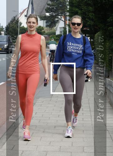 Noordwijk 23 mei 2024
Maxime Meiland en haar zus Montana Meiland zijn na het sporten nog even een kopje koffie gaan drinken bij hun ouders Martien en Erica meiland.