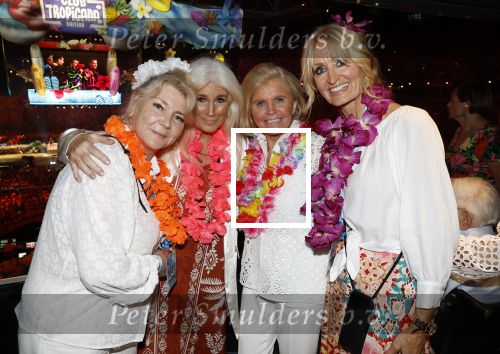 Amsterdam 25 mei 2024
Feestje na concert van de Toppers in de Johan Cruijff Arena. Natasja Froger met moeder en Julie Forsyth