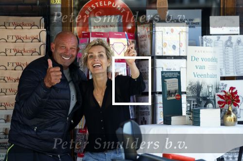 Amsterdam 11 mei 2024
Schrijfster Patricia Snel bij signeersessie met grote fan Tim di Grasso