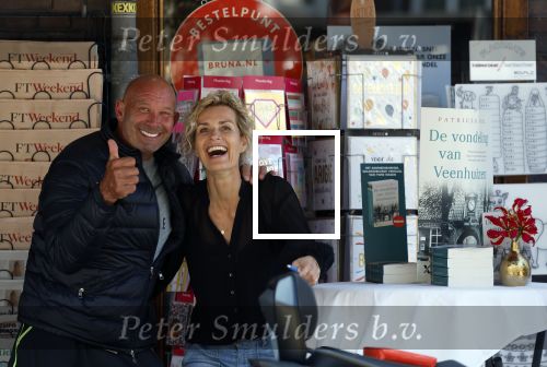 Amsterdam 11 mei 2024
Schrijfster Patricia Snel bij signeersessie met grote fan Tim di Grasso