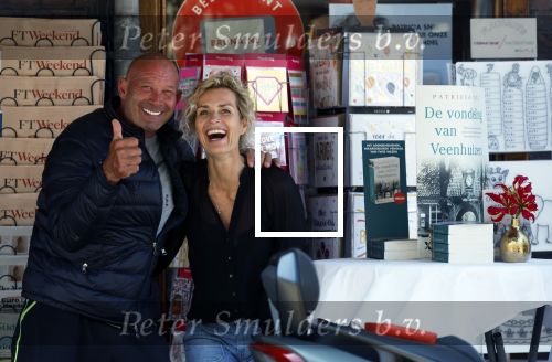 Amsterdam 11 mei 2024
Schrijfster Patricia Snel bij signeersessie met grote fan Tim di Grasso