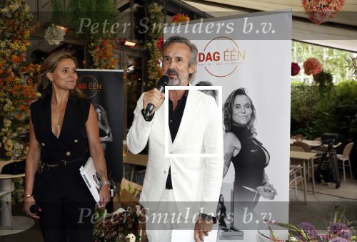 Amsterdam 22 mei 2024
Presentatie Dag Een Fitfoodgids bij Ron\'s Gastrobar. Patrick Janssen en partner Babette Janssen