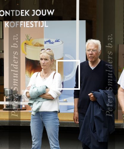 Amsterdam 15 mei 2024
Paul Witteman en zijn vrouw wandelend door Amsterdam zuid.