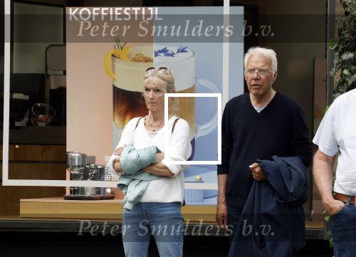 Amsterdam 15 mei 2024
Paul Witteman en zijn vrouw wandelend door Amsterdam zuid.