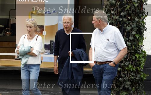 Amsterdam 15 mei 2024
Paul Witteman en zijn vrouw wandelend door Amsterdam zuid.