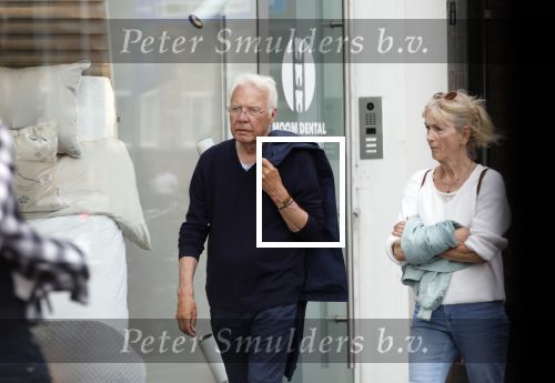Amsterdam 15 mei 2024
Paul Witteman en zijn vrouw wandelend door Amsterdam zuid.