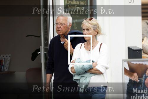 Amsterdam 15 mei 2024
Paul Witteman en zijn vrouw wandelend door Amsterdam zuid.