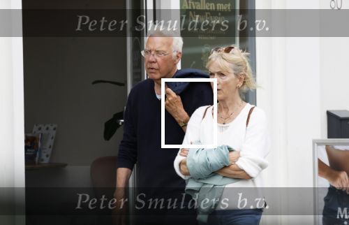 Amsterdam 15 mei 2024
Paul Witteman en zijn vrouw wandelend door Amsterdam zuid.