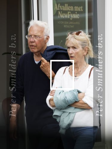 Amsterdam 15 mei 2024
Paul Witteman en zijn vrouw wandelend door Amsterdam zuid.