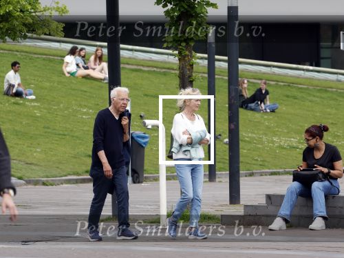 Amsterdam 15 mei 2024
Paul Witteman en zijn vrouw wandelend door Amsterdam zuid.